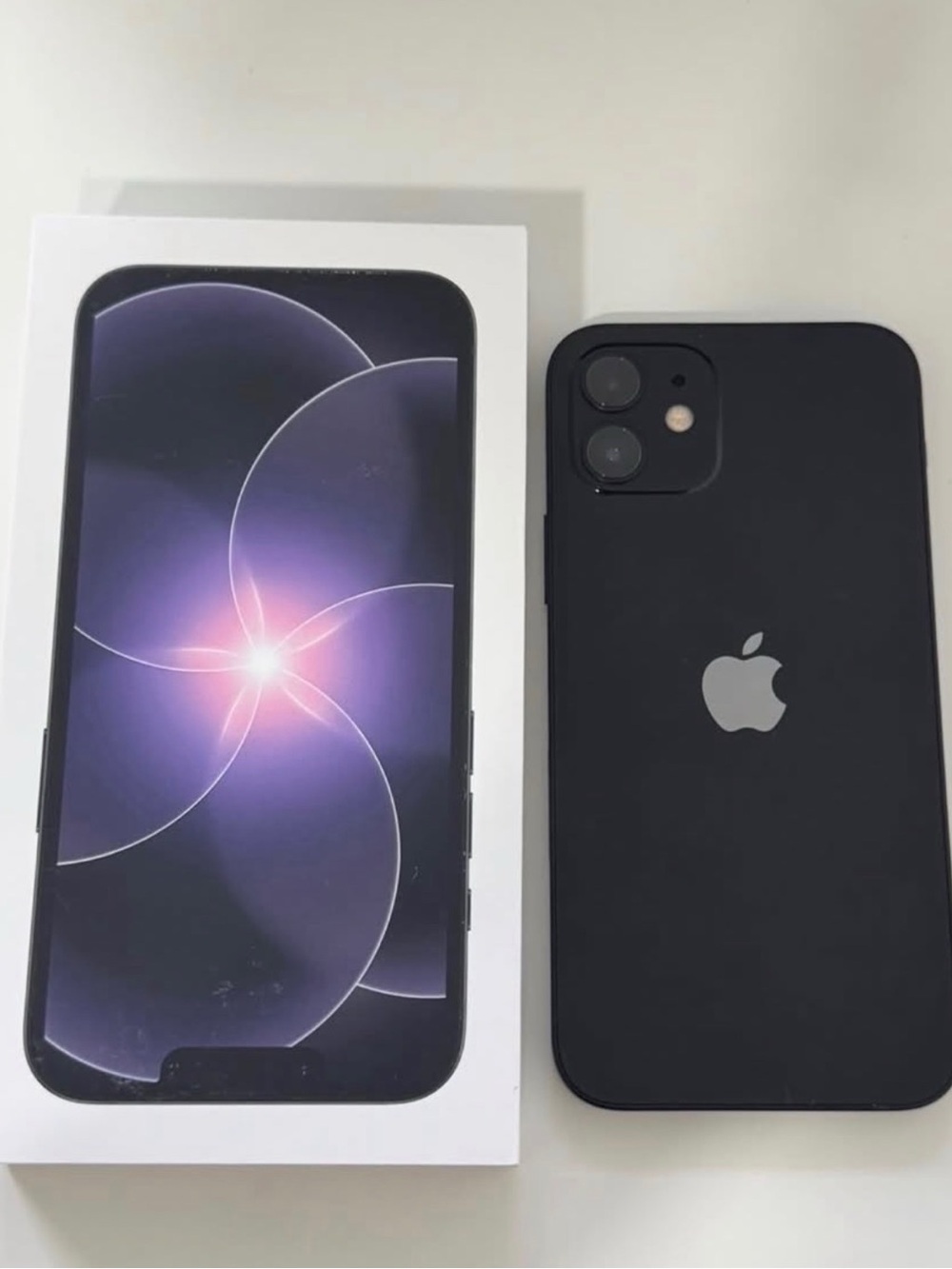 Apple iPhone (Black) with Dual Rear Cameras